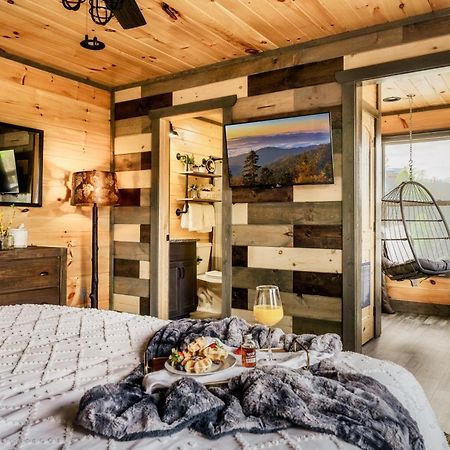 Mountainscape - Brand New Cabin W Views - Hottub - Firetable - Ps5 - Pooltable - 3 Pools Гетлинбург Екстериор снимка