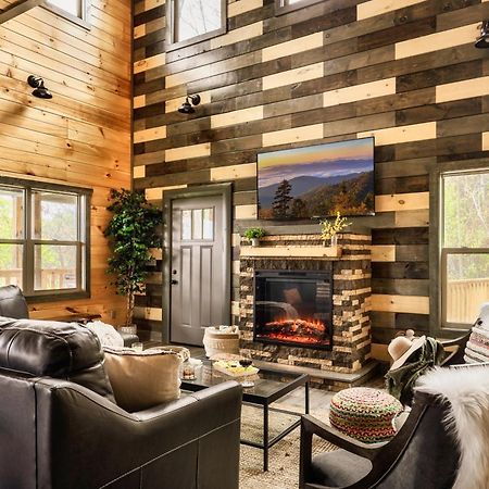Mountainscape - Brand New Cabin W Views - Hottub - Firetable - Ps5 - Pooltable - 3 Pools Гетлинбург Екстериор снимка