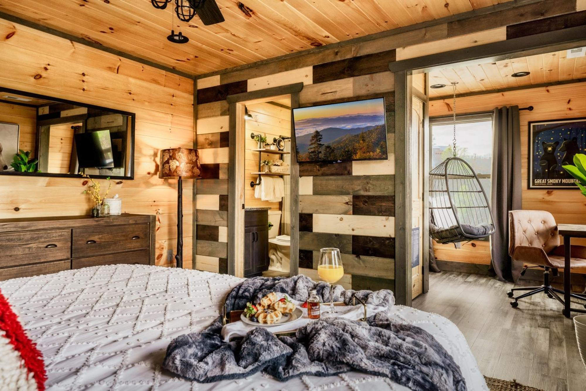 Mountainscape - Brand New Cabin W Views - Hottub - Firetable - Ps5 - Pooltable - 3 Pools Гетлинбург Екстериор снимка