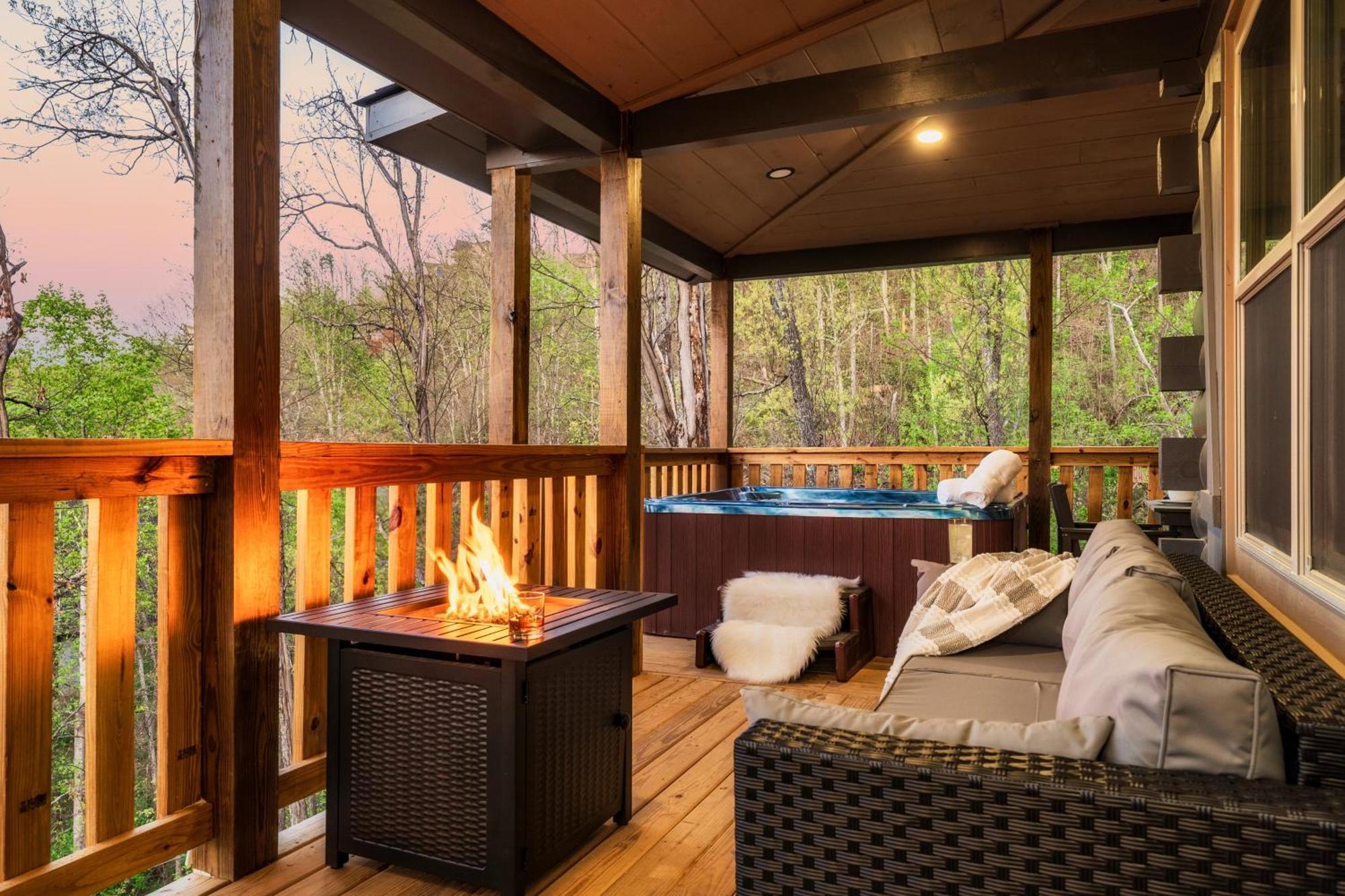 Mountainscape - Brand New Cabin W Views - Hottub - Firetable - Ps5 - Pooltable - 3 Pools Гетлинбург Екстериор снимка