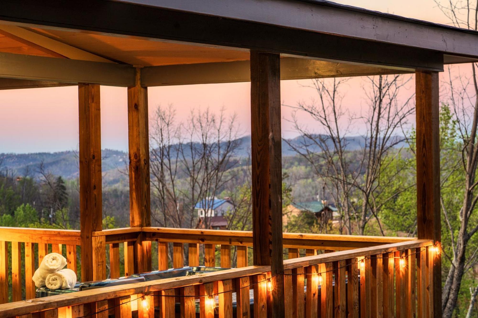 Mountainscape - Brand New Cabin W Views - Hottub - Firetable - Ps5 - Pooltable - 3 Pools Гетлинбург Екстериор снимка