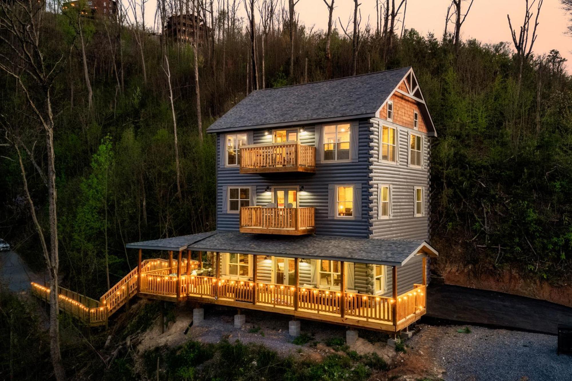 Mountainscape - Brand New Cabin W Views - Hottub - Firetable - Ps5 - Pooltable - 3 Pools Гетлинбург Екстериор снимка