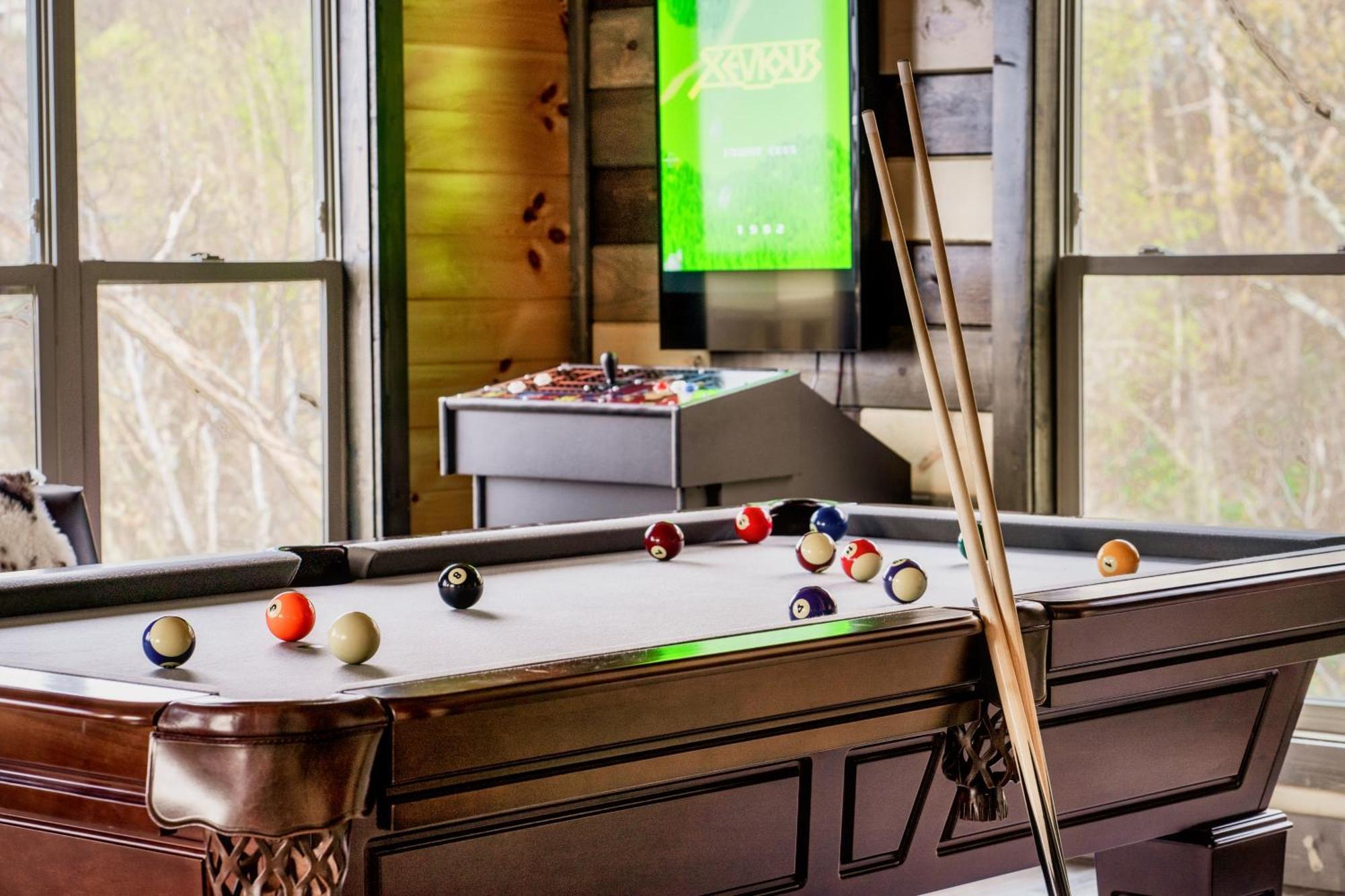 Mountainscape - Brand New Cabin W Views - Hottub - Firetable - Ps5 - Pooltable - 3 Pools Гетлинбург Екстериор снимка
