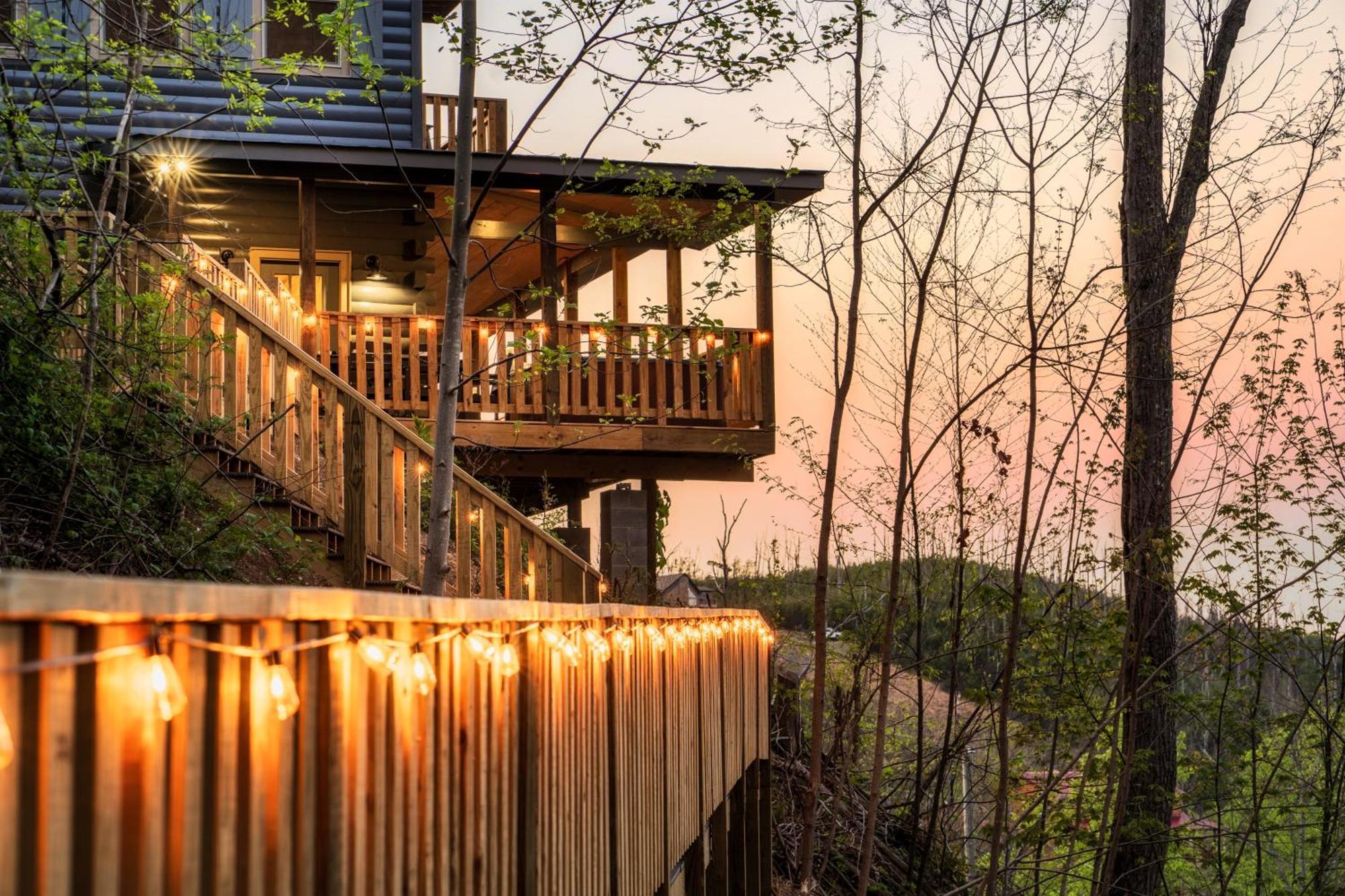 Mountainscape - Brand New Cabin W Views - Hottub - Firetable - Ps5 - Pooltable - 3 Pools Гетлинбург Екстериор снимка