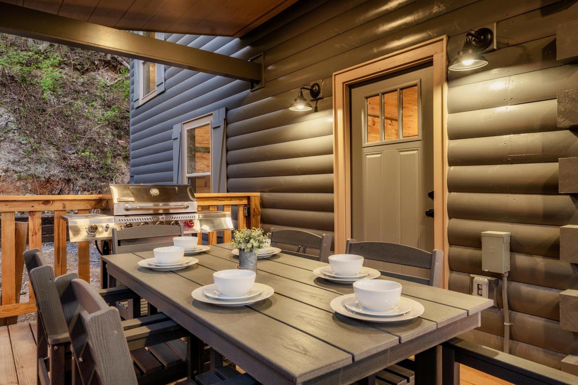 Mountainscape - Brand New Cabin W Views - Hottub - Firetable - Ps5 - Pooltable - 3 Pools Гетлинбург Екстериор снимка