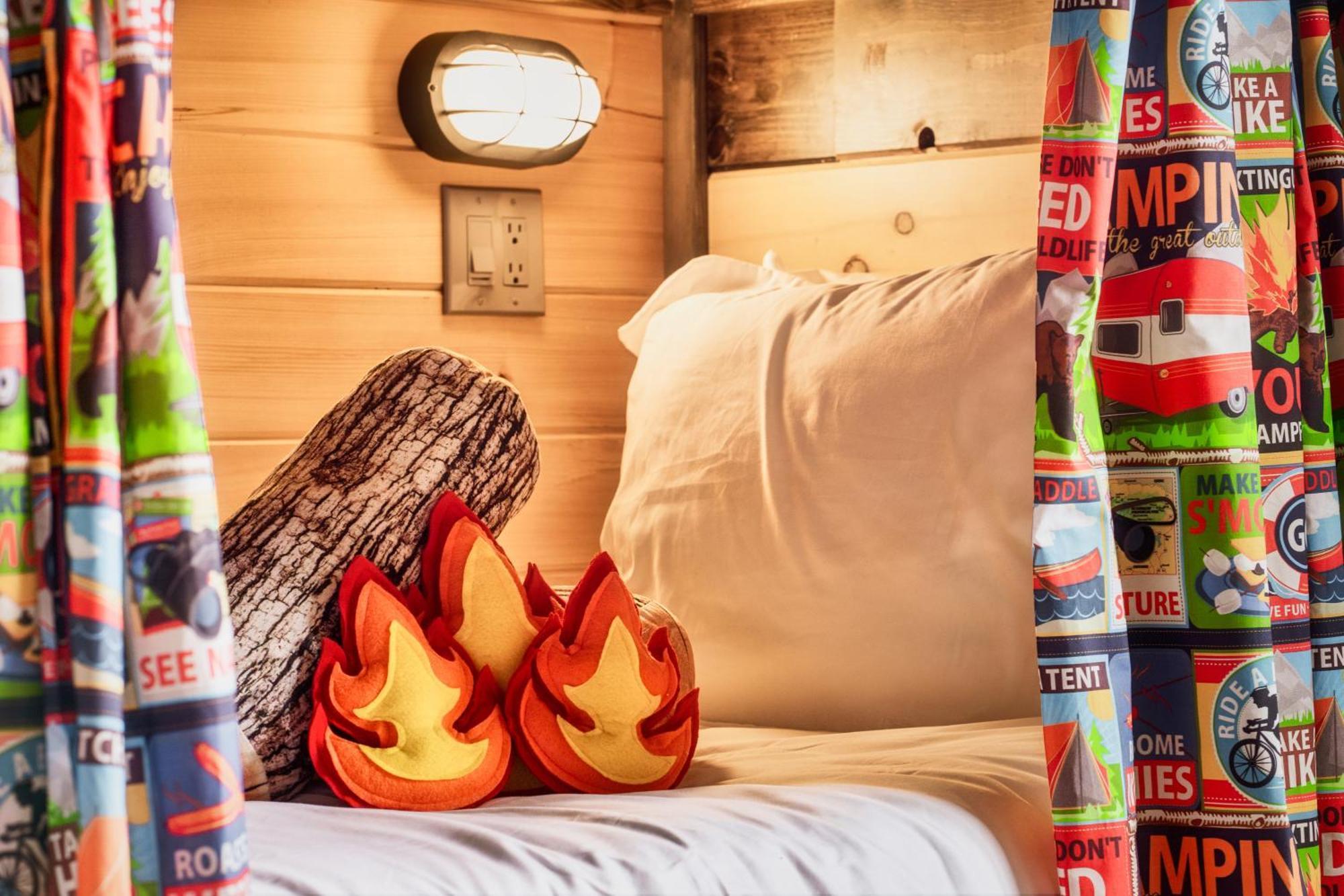 Mountainscape - Brand New Cabin W Views - Hottub - Firetable - Ps5 - Pooltable - 3 Pools Гетлинбург Екстериор снимка