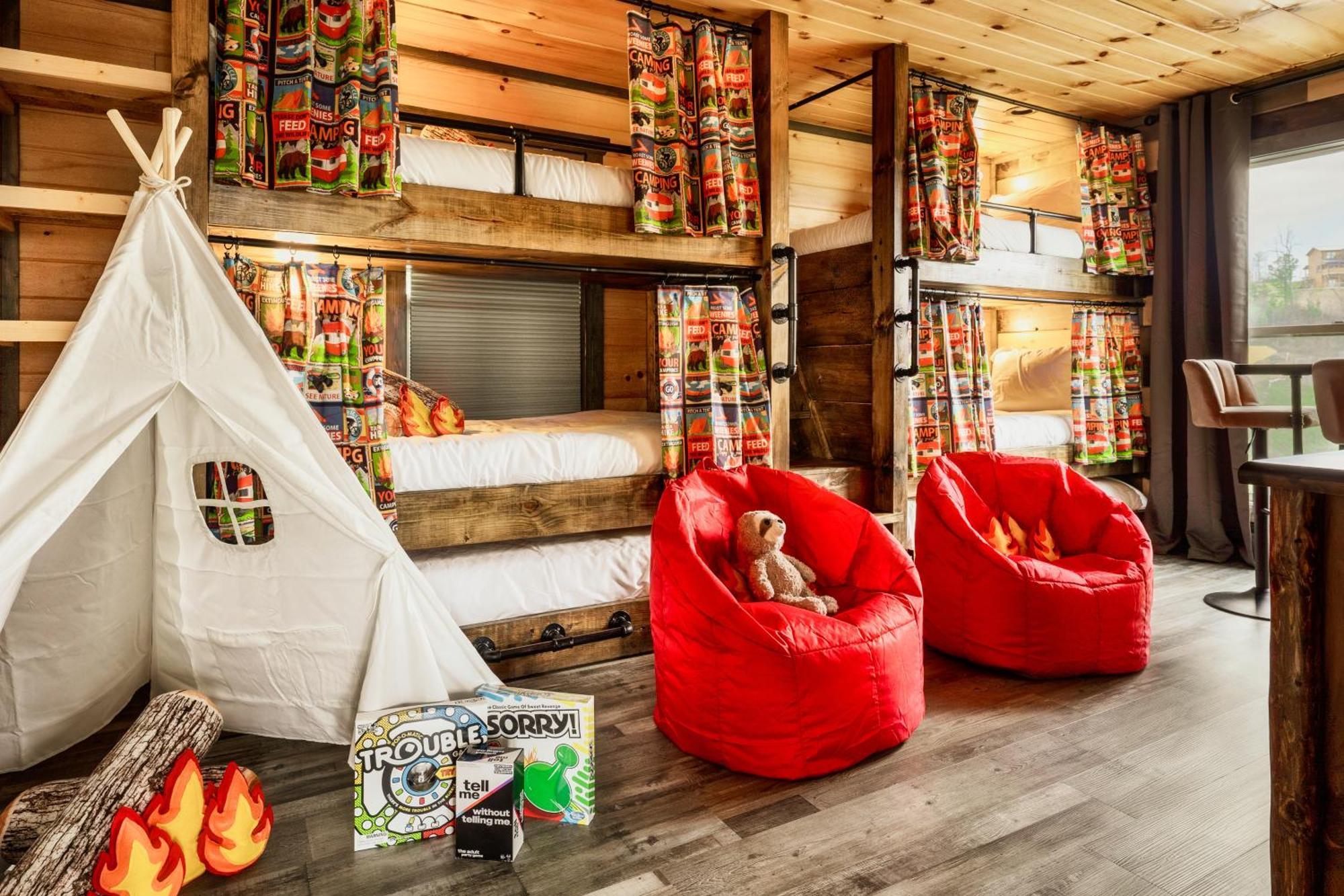 Mountainscape - Brand New Cabin W Views - Hottub - Firetable - Ps5 - Pooltable - 3 Pools Гетлинбург Екстериор снимка