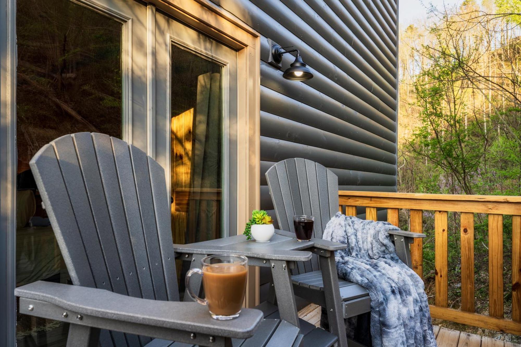 Mountainscape - Brand New Cabin W Views - Hottub - Firetable - Ps5 - Pooltable - 3 Pools Гетлинбург Екстериор снимка
