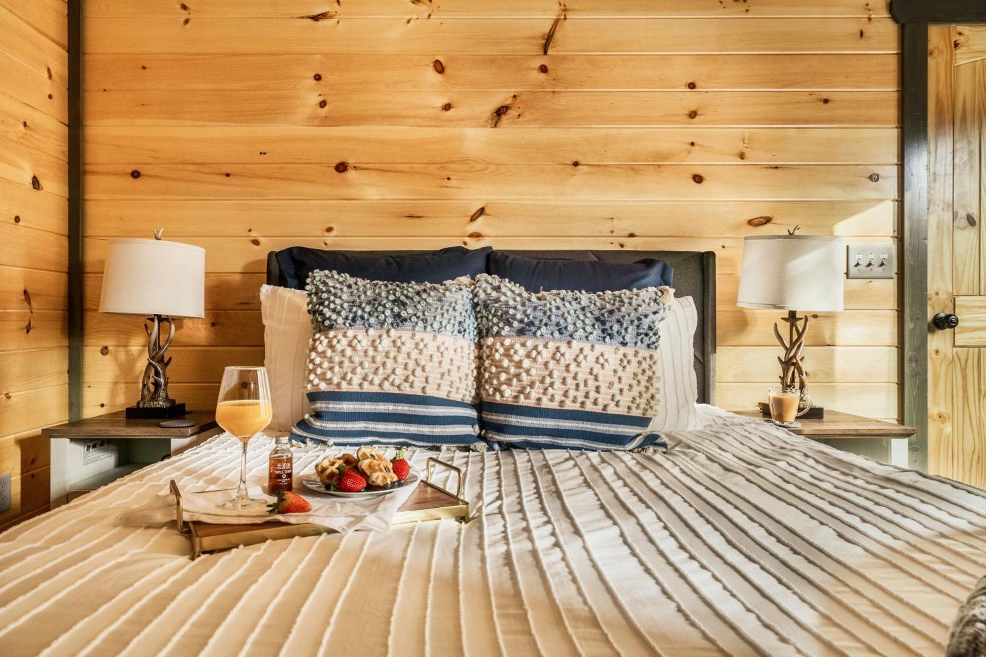Mountainscape - Brand New Cabin W Views - Hottub - Firetable - Ps5 - Pooltable - 3 Pools Гетлинбург Екстериор снимка