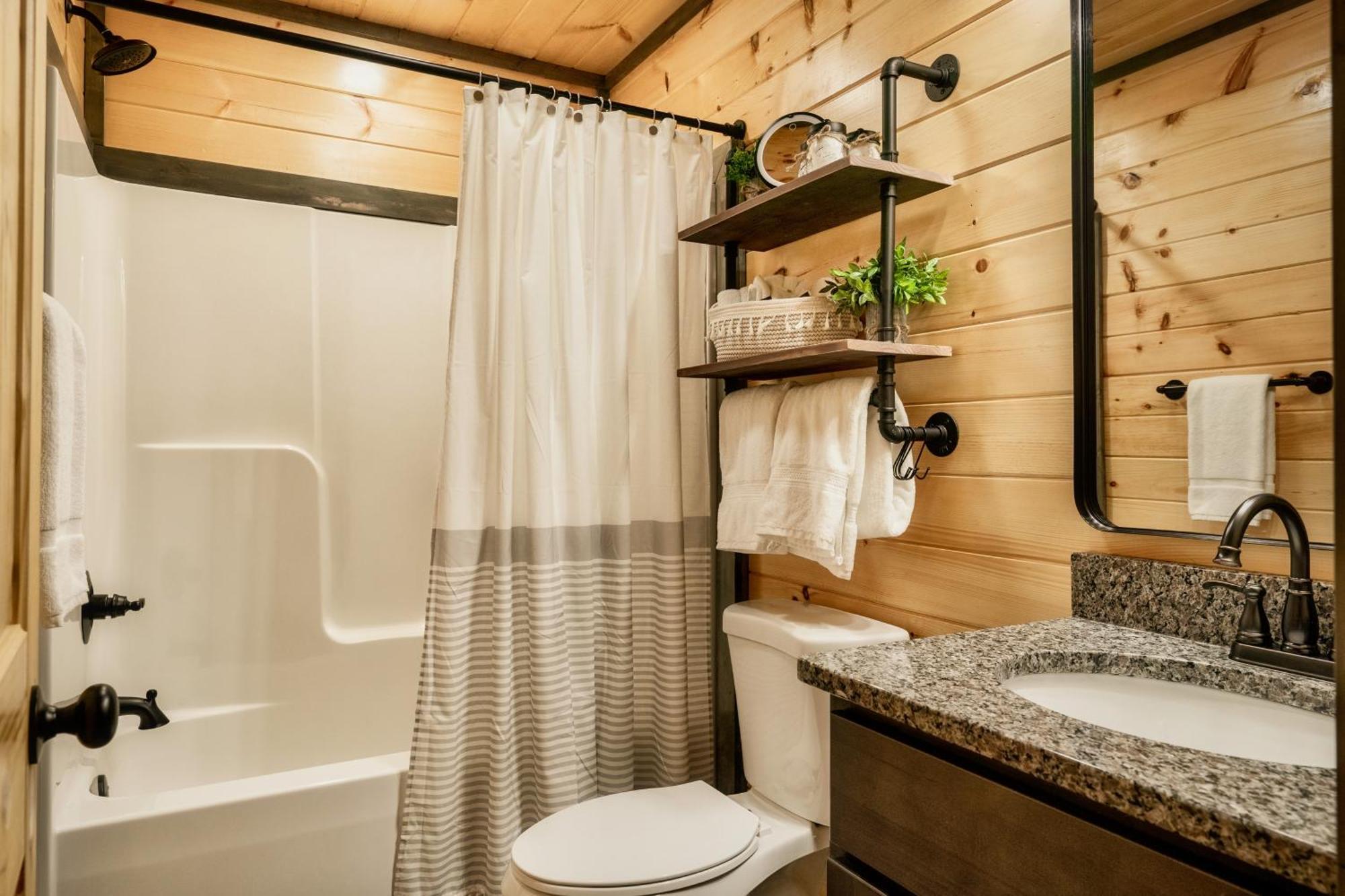 Mountainscape - Brand New Cabin W Views - Hottub - Firetable - Ps5 - Pooltable - 3 Pools Гетлинбург Екстериор снимка